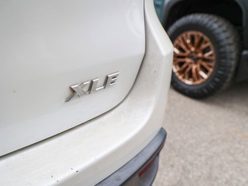 Used 2016 Toyota Highlander XLE image 12