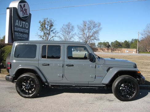 Used 2025 Jeep Wrangler Unlimited Sahara w/ Safety Group image 9