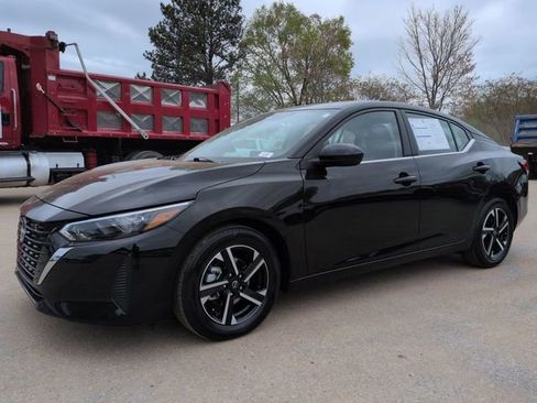 Used 2025 Nissan Sentra SV image 8