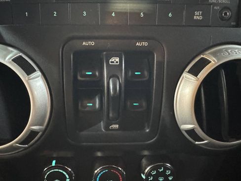 Used 2014 Jeep Wrangler Unlimited Sahara w/ Connectivity Group AWD/4WD image 24