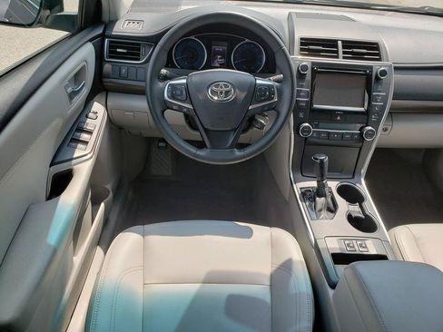 Used 2017 Toyota Camry XLE FWD image 13