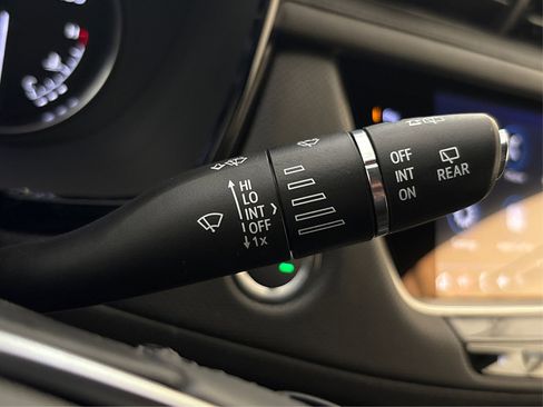 New 2025 Cadillac XT5 Luxury image 30