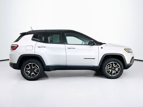Used 2025 Jeep Compass Trailhawk AWD/4WD image 10