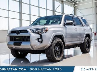 Used 2020 Toyota 4Runner SR5 Premium w/ Moonroof Package AWD/4WD video 1