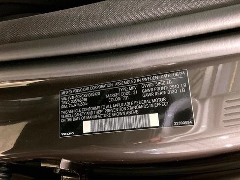 Certified 2025 Volvo XC60 T8 Plus w/ Climate Package AWD/4WD image 19