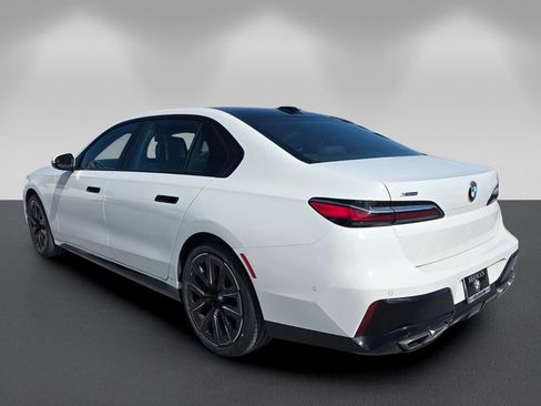 Certified 2023 BMW 760i xDrive AWD/4WD image 6