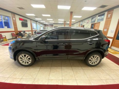 Used 2019 Nissan Rogue Sport S image 4