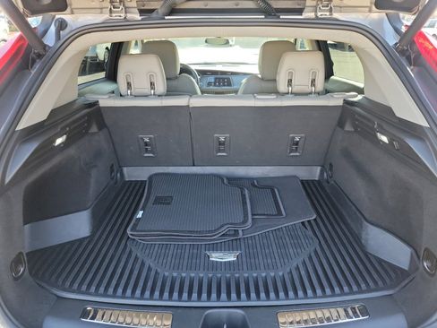 Used 2023 Cadillac XT4 Luxury w/ Cold Weather Package image 18