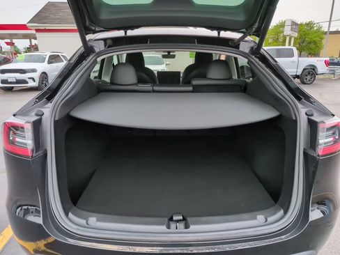 Used 2022 Tesla Model Y Long Range AWD/4WD image 16