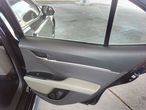 Used 2018 Toyota Camry SE w/ Convenience Package FWD image 21