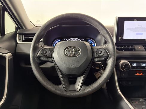 Used 2025 Toyota RAV4 LE AWD/4WD image 9