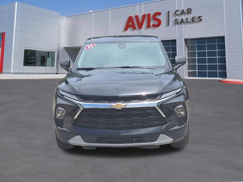 Used 2025 Chevrolet Blazer LT FWD image 2