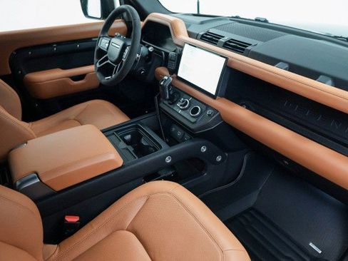 Used 2024 Land Rover Defender 90 V8 image 18
