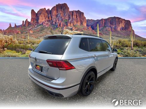 Used 2023 Volkswagen Tiguan SE R-Line FWD image 8