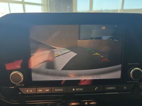 Used 2024 Nissan Pathfinder SV image 25