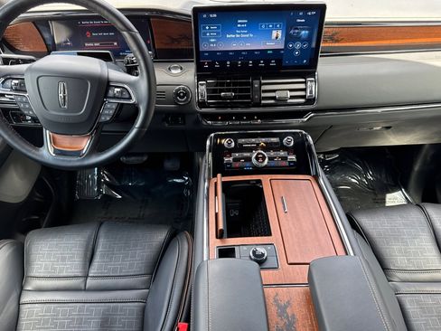 Used 2024 Lincoln Navigator Black Label image 13