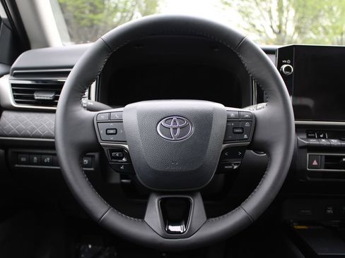 Used 2026 Toyota Camry XLE image 17