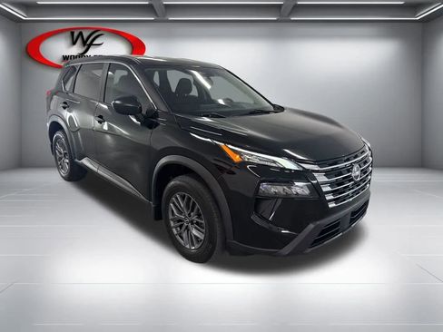 Used 2024 Nissan Rogue S FWD image 3