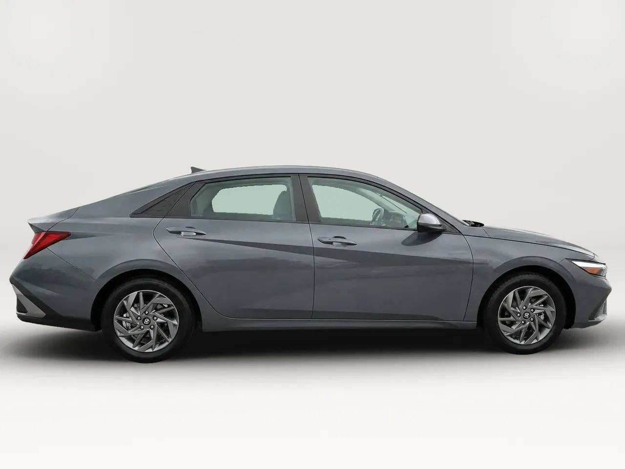 Used 2024 Hyundai Elantra SEL FWD image 8