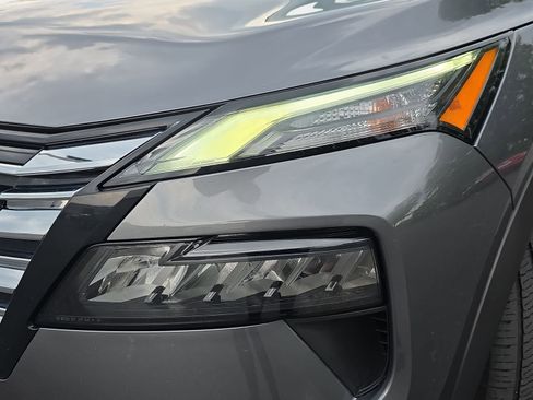 Used 2025 Nissan Rogue SV AWD/4WD image 30