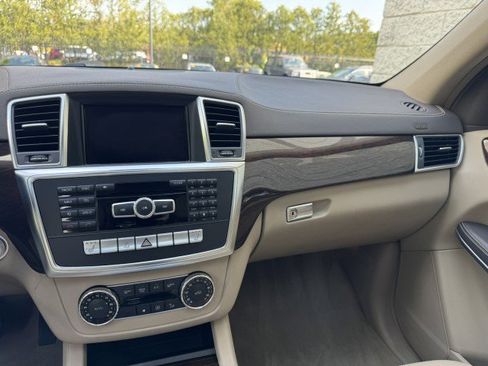 Used 2013 Mercedes-Benz GL 450 4MATIC image 31