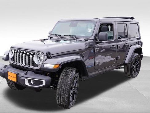Used 2025 Jeep Wrangler Unlimited Sahara w/ Safety Group image 12