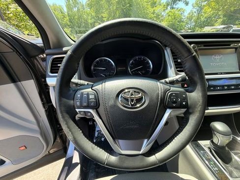 Used 2015 Toyota Highlander Limited AWD/4WD image 16