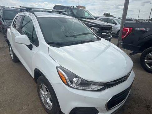 Used 2021 Chevrolet Trax LT w/ LT Convenience Package image 2