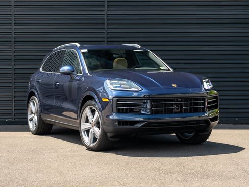 Certified 2026 Porsche Cayenne AWD/4WD image 10