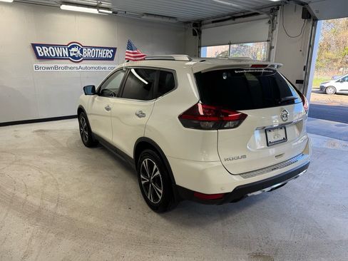 Used 2019 Nissan Rogue SV w/ Sun & Sound Touring Package AWD/4WD image 4