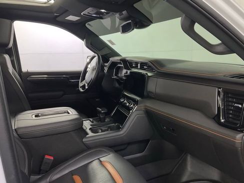 Used 2022 GMC Sierra 1500 AT4 w/ AT4 Premium Package AWD/4WD image 33