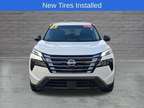 Used 2025 Nissan Rogue S FWD image 2