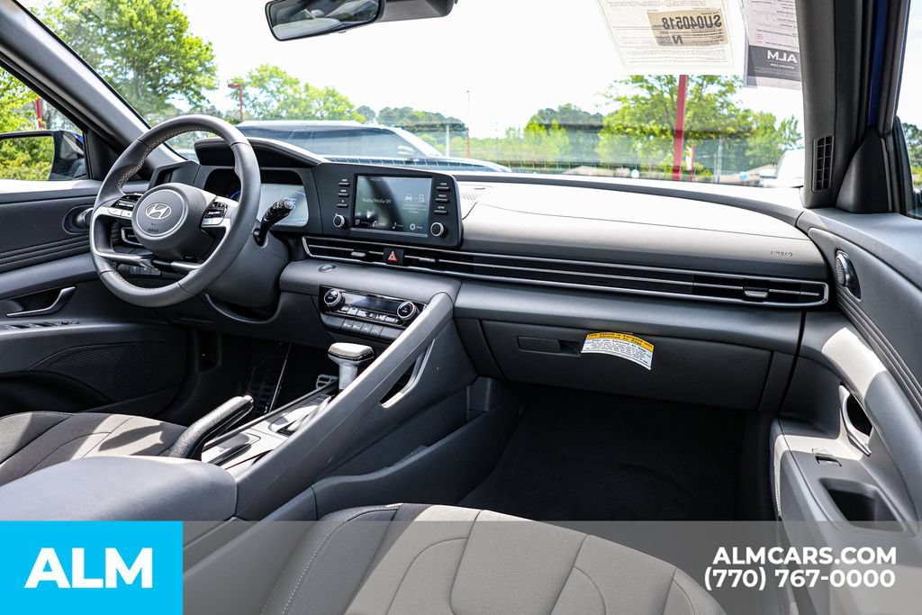 Used 2025 Hyundai Elantra Sport FWD image 28