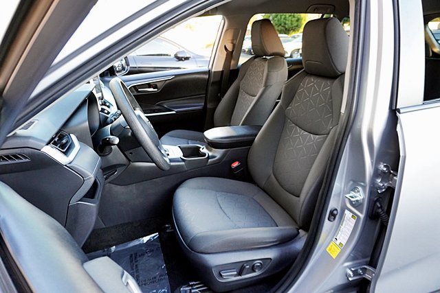 Used 2024 Toyota RAV4 XLE FWD image 18