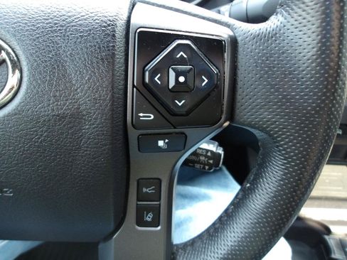 Used 2022 Toyota Tacoma TRD Off-Road AWD/4WD image 16