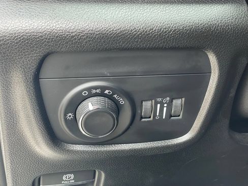 Used 2023 Jeep Grand Cherokee Altitude AWD/4WD image 14