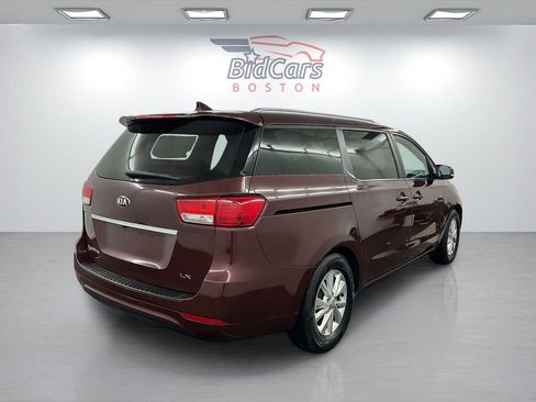 Used 2017 Kia Sedona LX w/ LX Essentials Premium Package FWD image 4