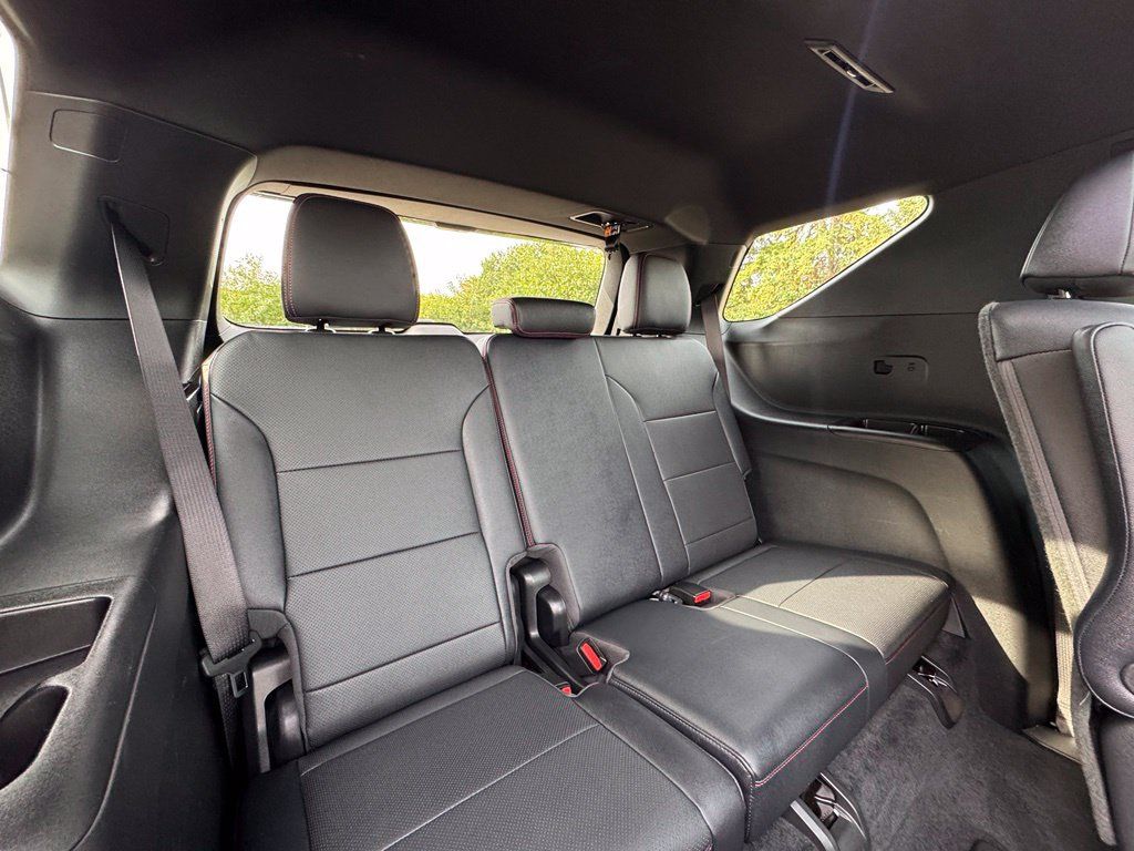 Used 2024 Chevrolet Traverse RS AWD/4WD image 40