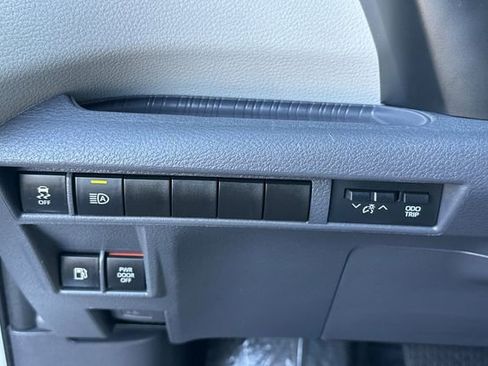 Used 2023 Toyota Sienna XLE image 36