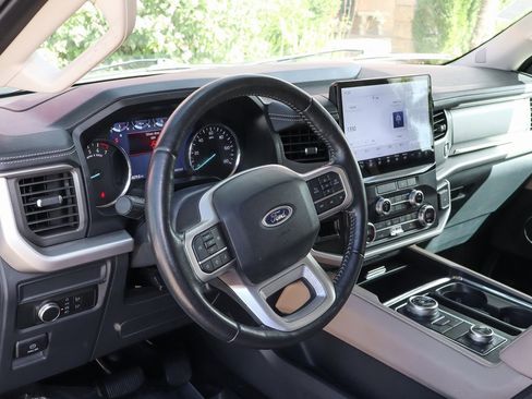 Used 2022 Ford Expedition XLT image 20