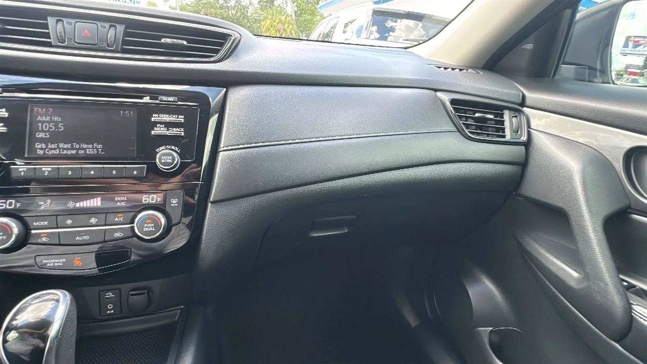 Used 2017 Nissan Rogue SV w/ Midnight Edition FWD image 38