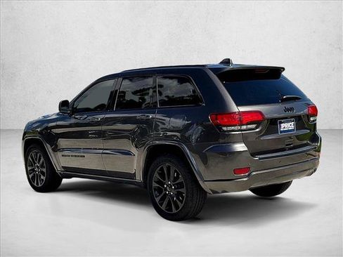 Used 2018 Jeep Grand Cherokee Altitude RWD image 13