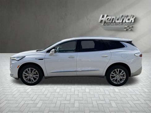 Used 2023 Buick Enclave Essence FWD image 6