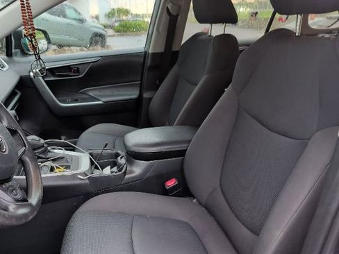 Used 2019 Toyota RAV4 LE w/ Carpet Mat Package FWD image 14
