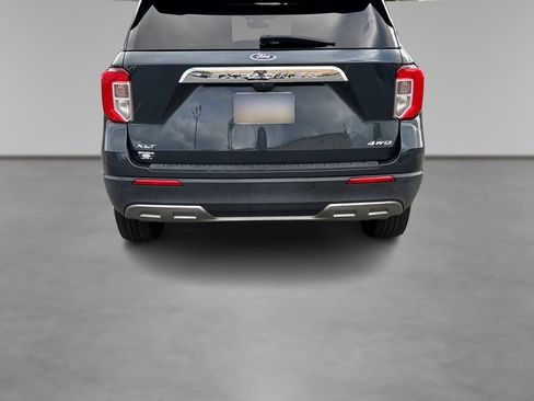 Certified 2022 Ford Explorer XLT w/ Equipment Group 202A image 18