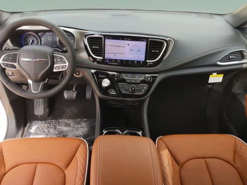 New 2026 Chrysler Pacifica Pinnacle image 18