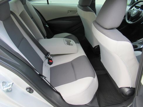 Used 2025 Toyota Corolla LE FWD image 28