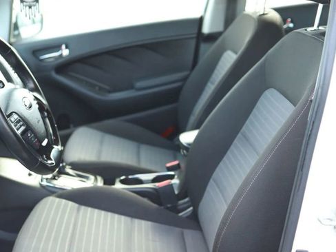 Used 2017 Kia Forte S w/ S Technology Package image 27