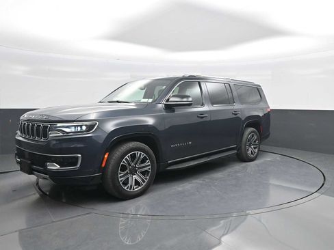 Used 2024 Jeep Wagoneer L Series II w/ Flexible Seating Group AWD/4WD image 4