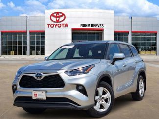 Used 2024 Toyota Highlander LE video 1